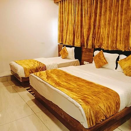 Hotel Mansarovar,바도다라 외부 사진