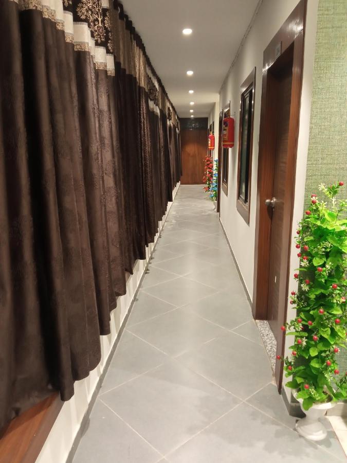 Hotel Mansarovar,바도다라 외부 사진