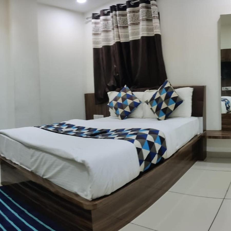 Hotel Mansarovar,바도다라 외부 사진