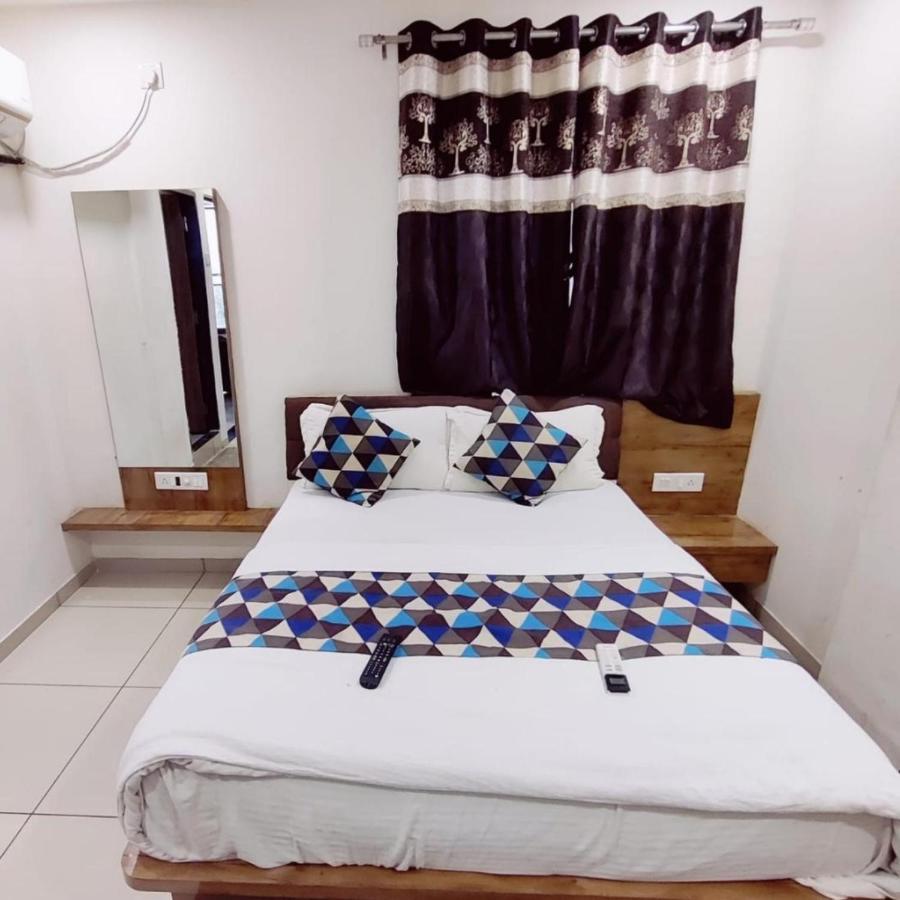 Hotel Mansarovar,바도다라 외부 사진
