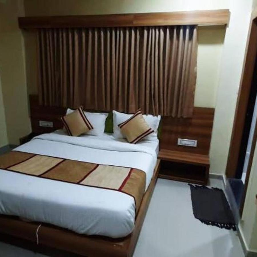 Hotel Mansarovar,바도다라 외부 사진