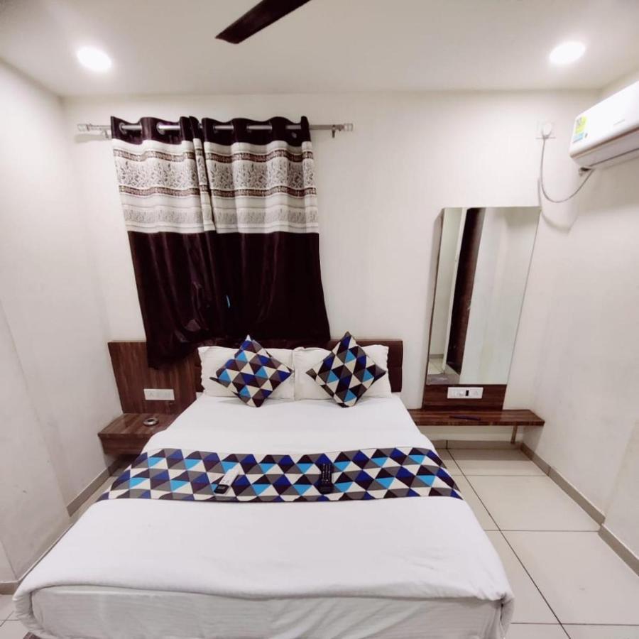 Hotel Mansarovar,바도다라 외부 사진