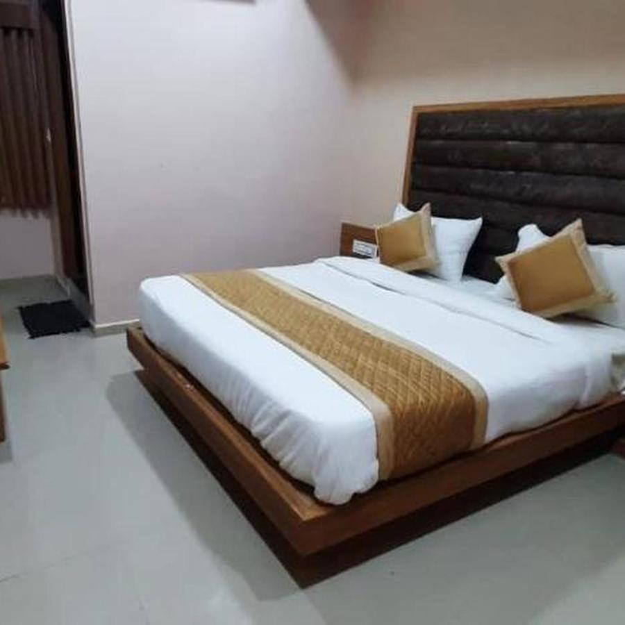 Hotel Mansarovar,바도다라 외부 사진