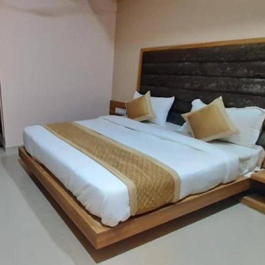 Hotel Mansarovar,바도다라 외부 사진