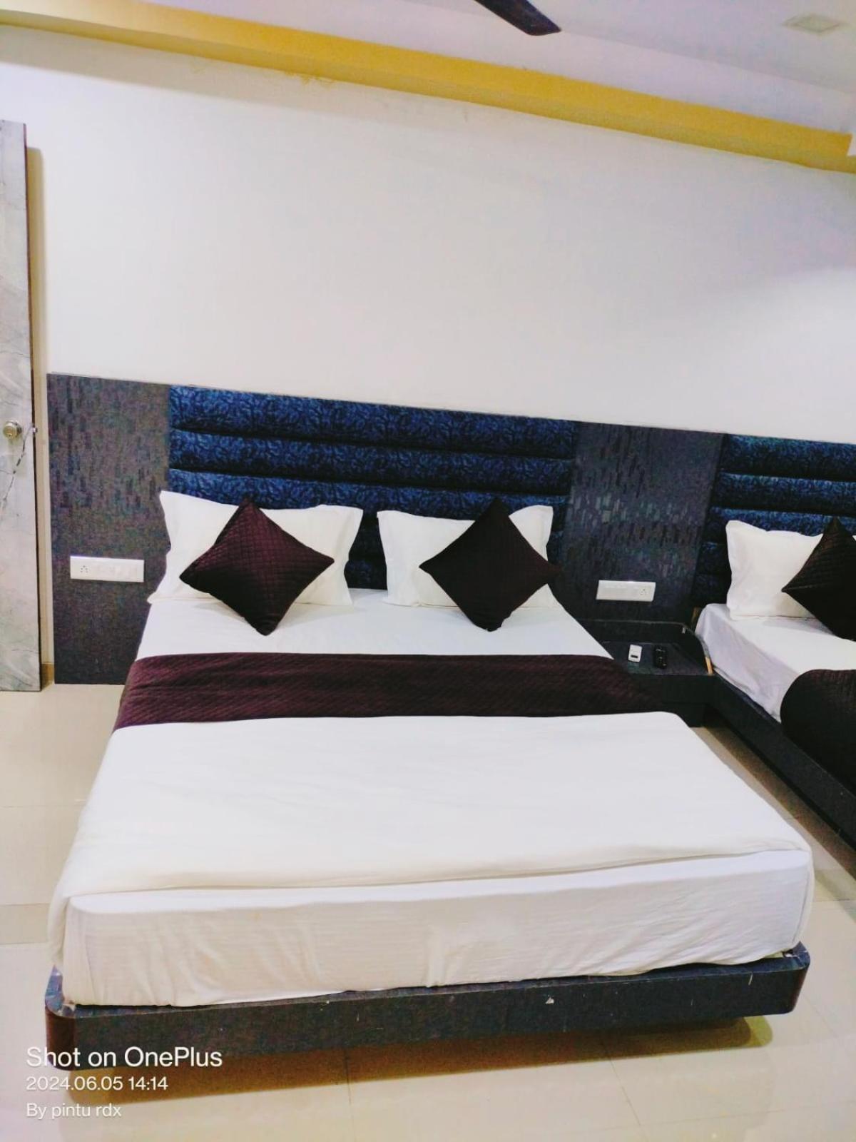 Hotel Mansarovar,바도다라 외부 사진