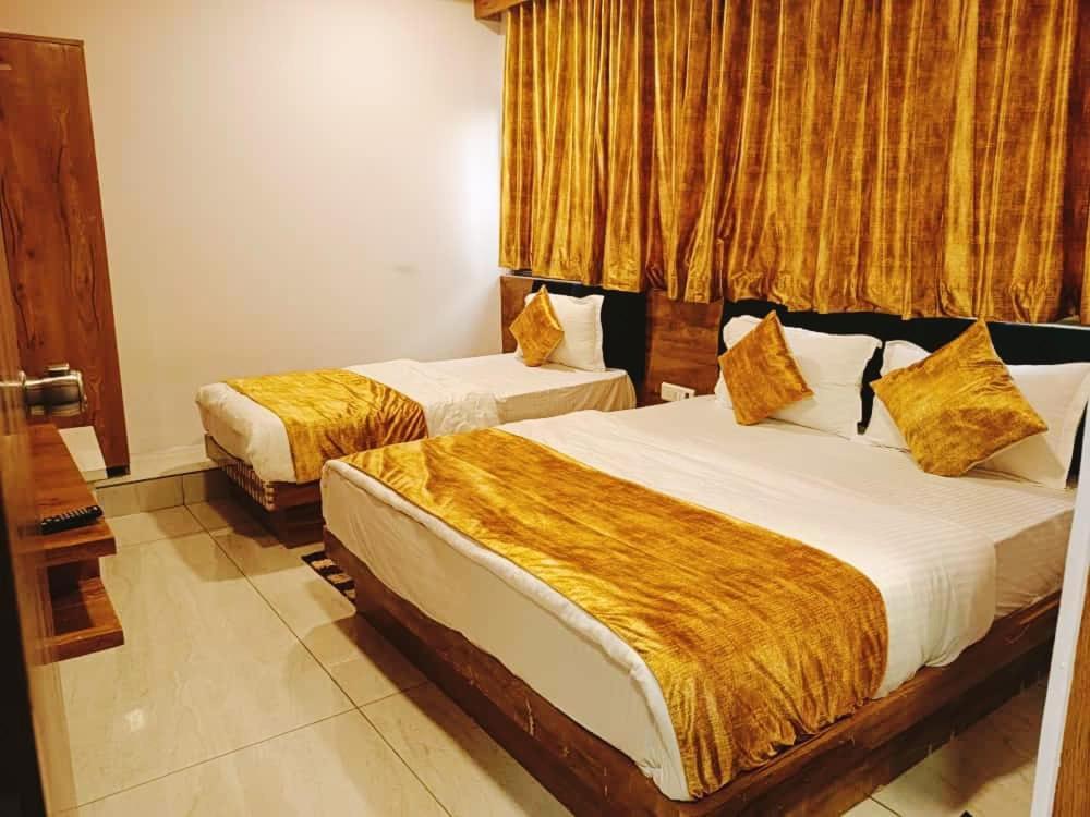 Hotel Mansarovar,바도다라 외부 사진