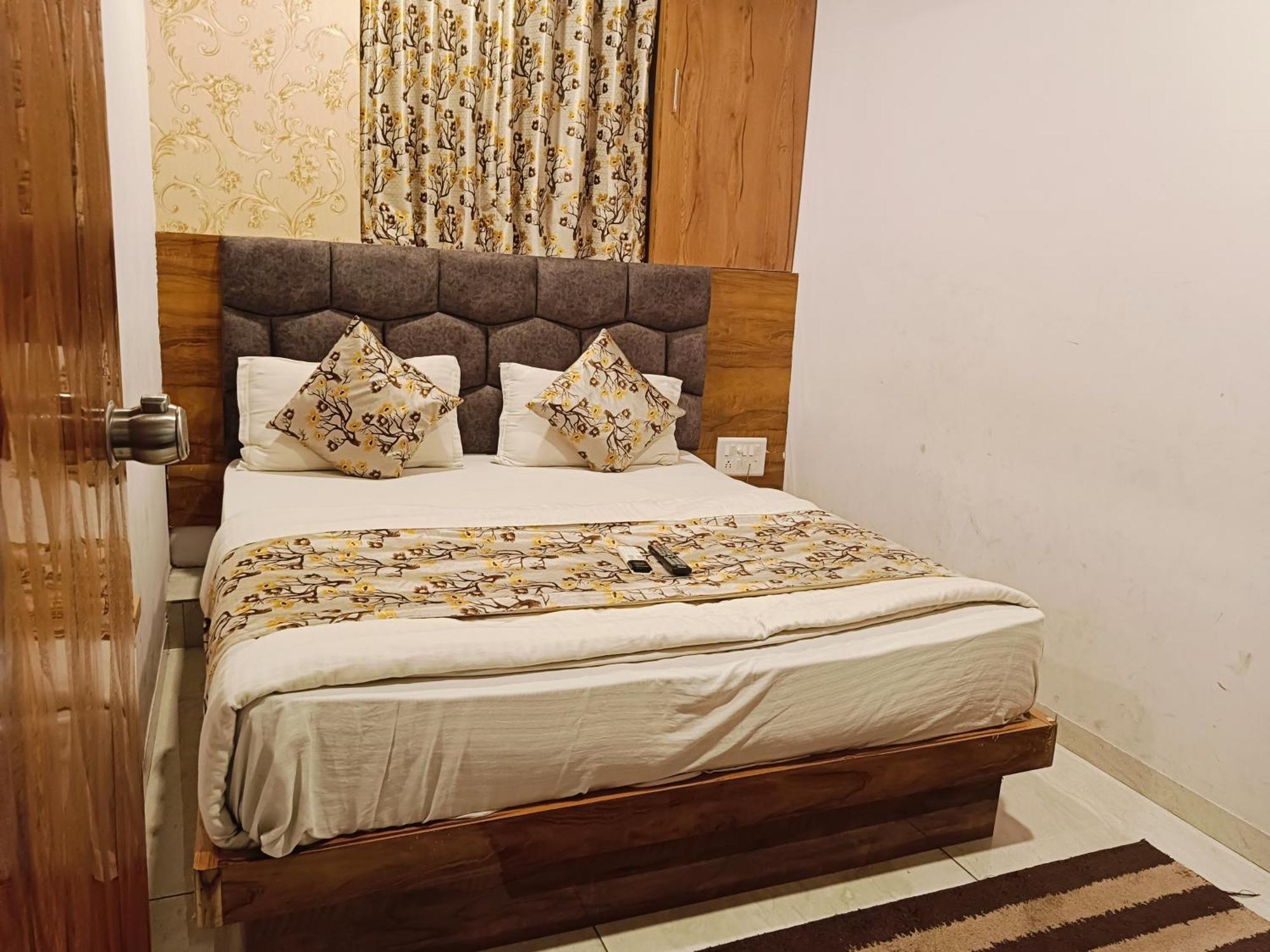 Hotel Mansarovar,바도다라 외부 사진