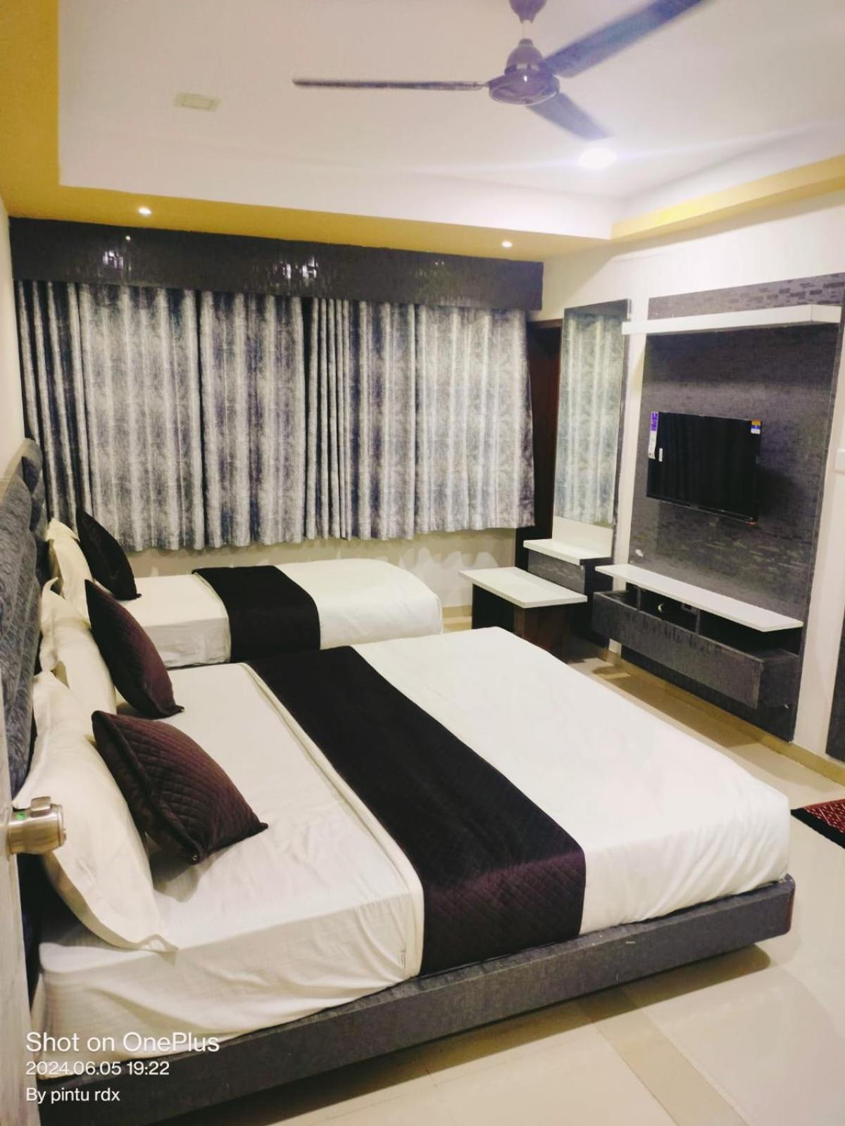 Hotel Mansarovar,바도다라 외부 사진